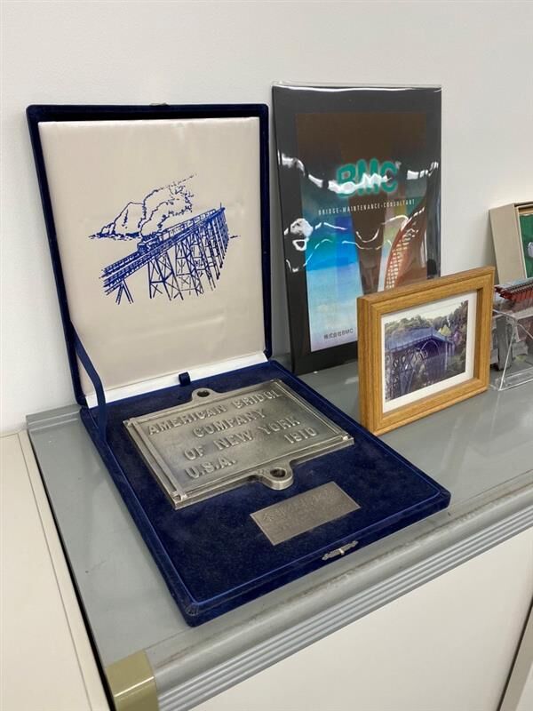 弊社内に展示されている旧余部鉄橋の銘板